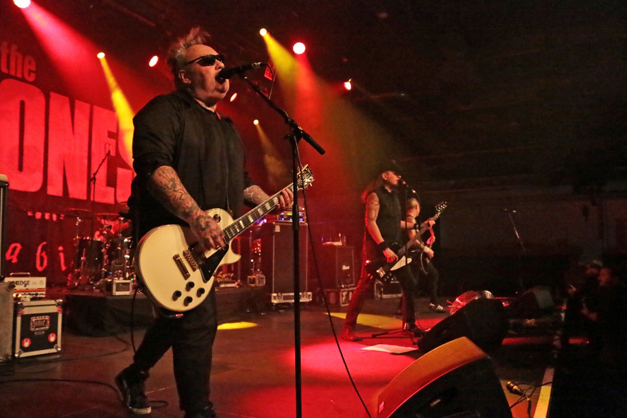 Support für die Backyard Babies. – The Bones.
