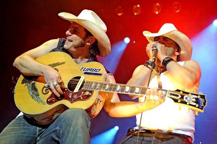 The BossHoss – Country oder Trash? Punk oder Rock? Man weiss es nicht so genau... – ...legen jede Menge Extraeinlagen ein: