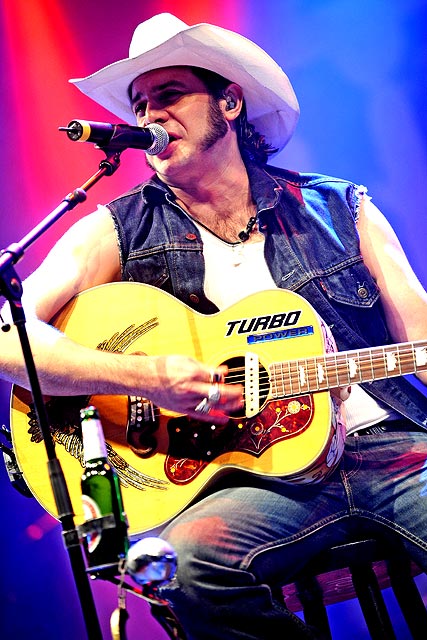 The BossHoss – Country oder Trash? Punk oder Rock? Man weiss es nicht so genau... – Routiniert und lässig spielen sie die Songs und...