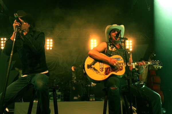 The BossHoss – 60% Musik, 40% Gelaber, so kennt man die Cowboys aus der Hauptstadt. – 