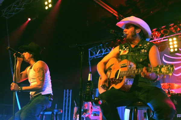 The BossHoss – 60% Musik, 40% Gelaber, so kennt man die Cowboys aus der Hauptstadt. – 