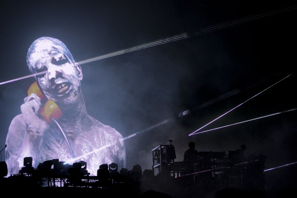 The Chemical Brothers – Hallo Frequency!