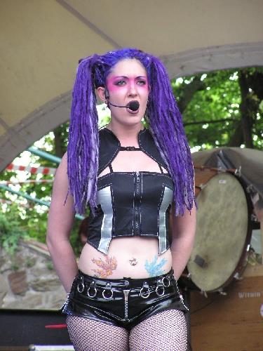The Crüxshadows Sänger Rogue ist ein Poser vor dem Herrn. – 