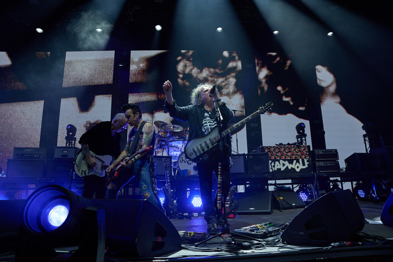 Gut gelaunt auf Europa-Tour: Robert Smith und Band spielen ein mit Hits und Fanfavs gespicktes Set. – The Cure.