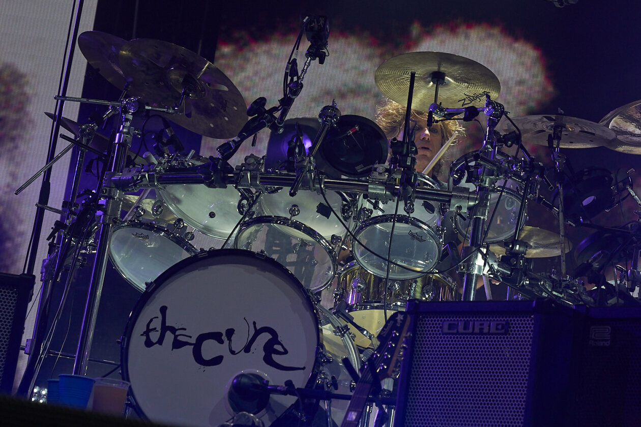 The Cure – Gut gelaunt auf Europa-Tour: Robert Smith und Band spielen ein mit Hits und Fanfavs gespicktes Set. – Jason Cooper.