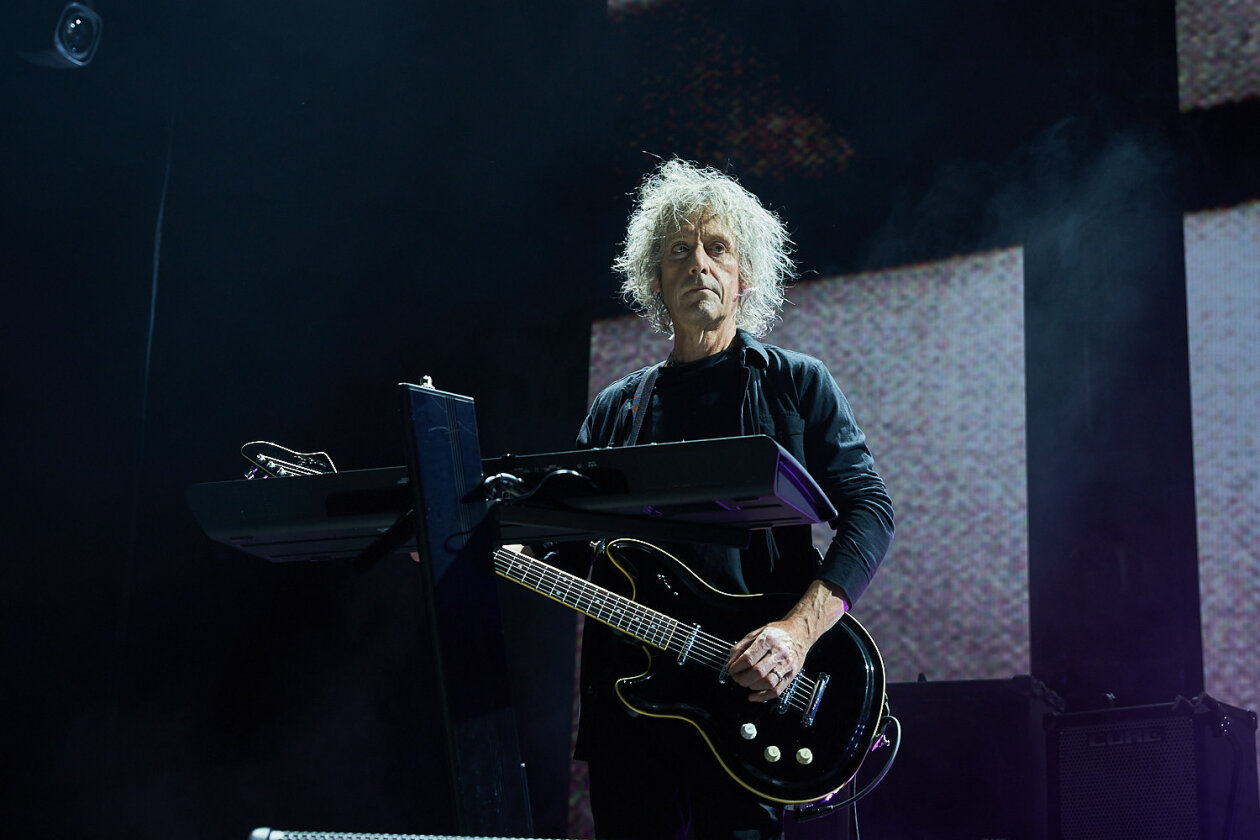 The Cure – Gut gelaunt auf Europa-Tour: Robert Smith und Band spielen ein mit Hits und Fanfavs gespicktes Set. – Perry.