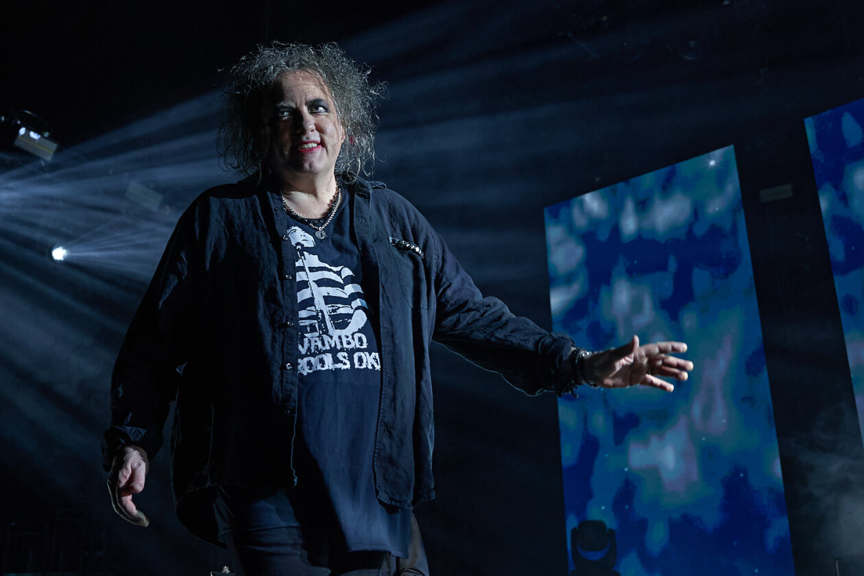 The Cure – Gut gelaunt auf Europa-Tour: Robert Smith und Band spielen ein mit Hits und Fanfavs gespicktes Set. – Robert Smith.