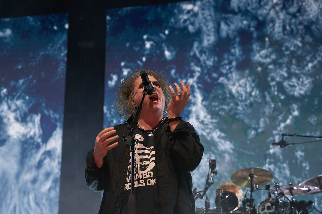 The Cure – Gut gelaunt auf Europa-Tour: Robert Smith und Band spielen ein mit Hits und Fanfavs gespicktes Set. – Robert Smith.