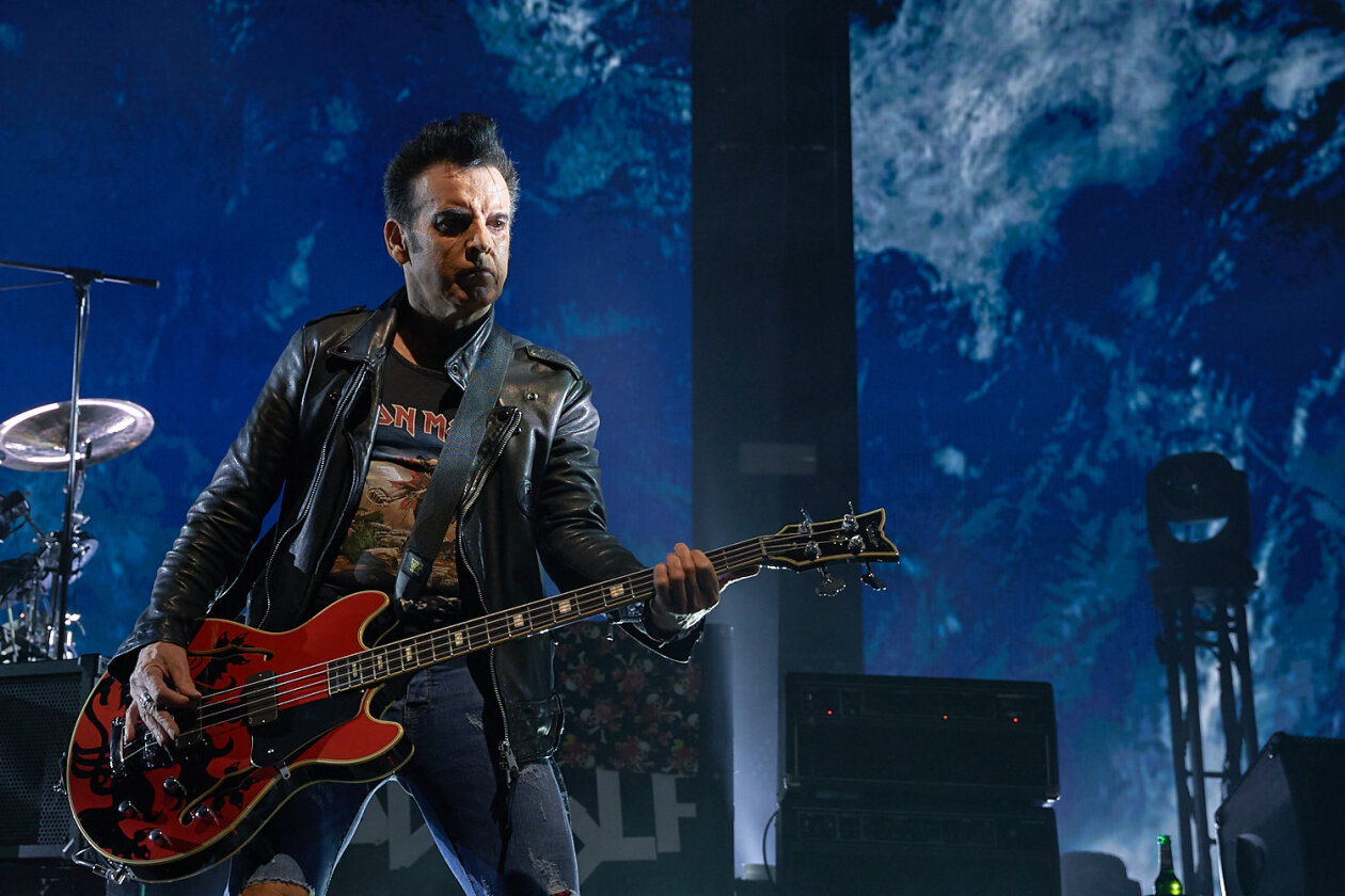The Cure – Gut gelaunt auf Europa-Tour: Robert Smith und Band spielen ein mit Hits und Fanfavs gespicktes Set. – Simon Gallup.