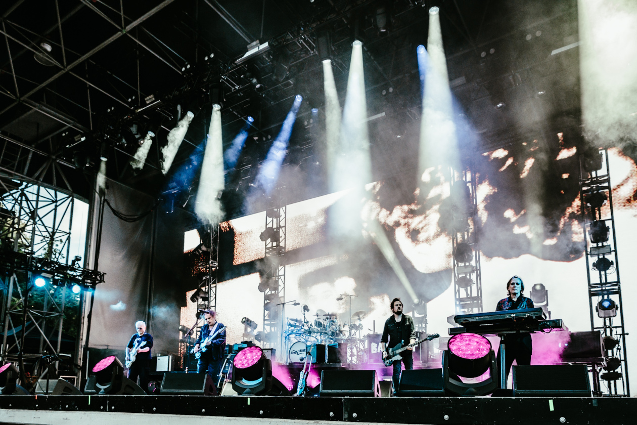Drei Deutschland-Konzerte in Folge in der Wuhlheide: Robert Smith und Band. – The Cure.