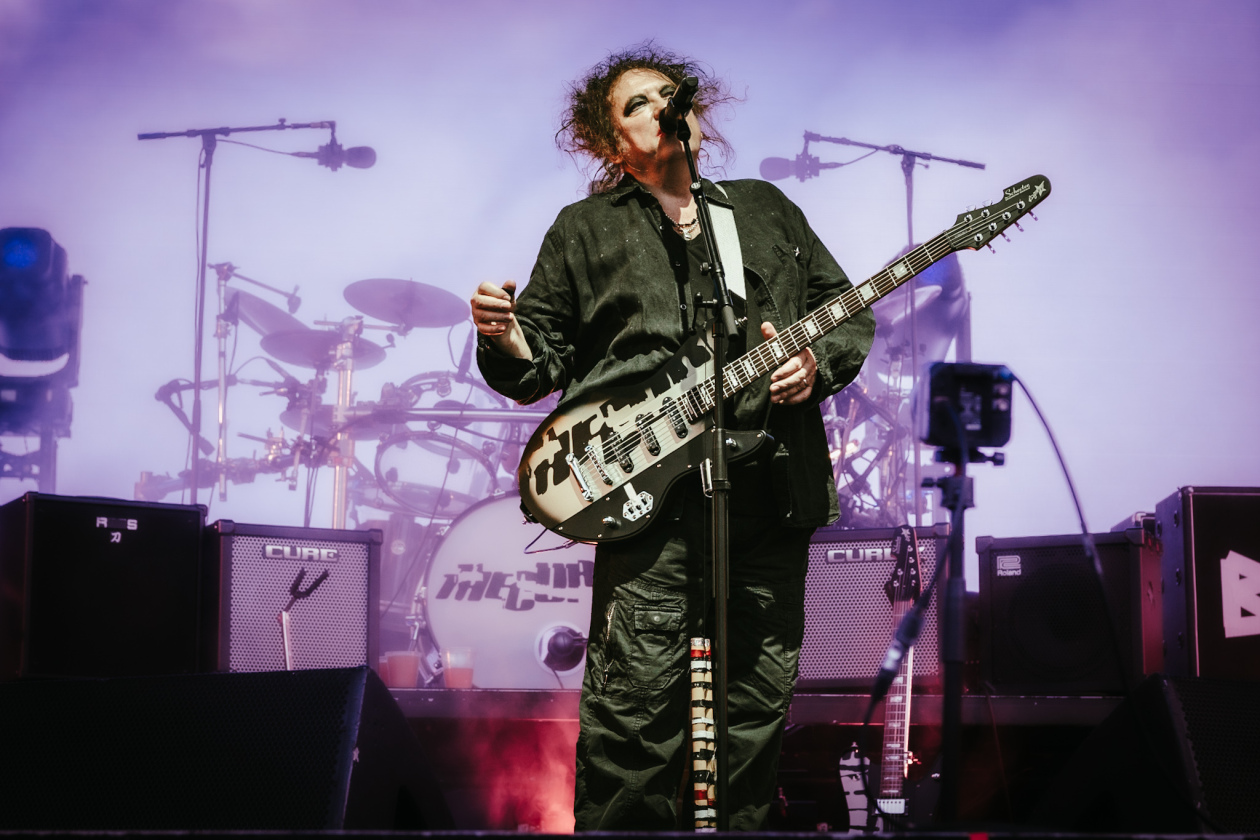The Cure – Drei Deutschland-Konzerte in Folge in der Wuhlheide: Robert Smith und Band. – Robert Smith.