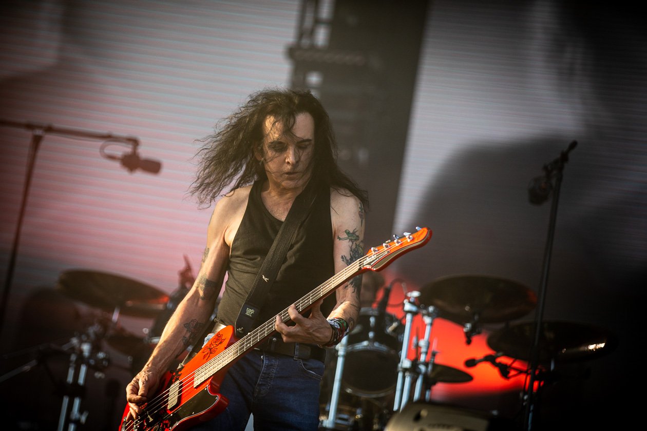 Robert Smith und Band gut gelaunt in Scheeßel. – The Cure.