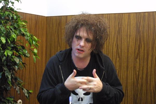 The Cure – Robert Smith steht Michael Schuh Rede und Antwort – 