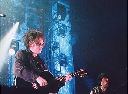 The Cure – Cure rocken das Hallenstadion während ihrer "Bloodflowers"-Tour – 