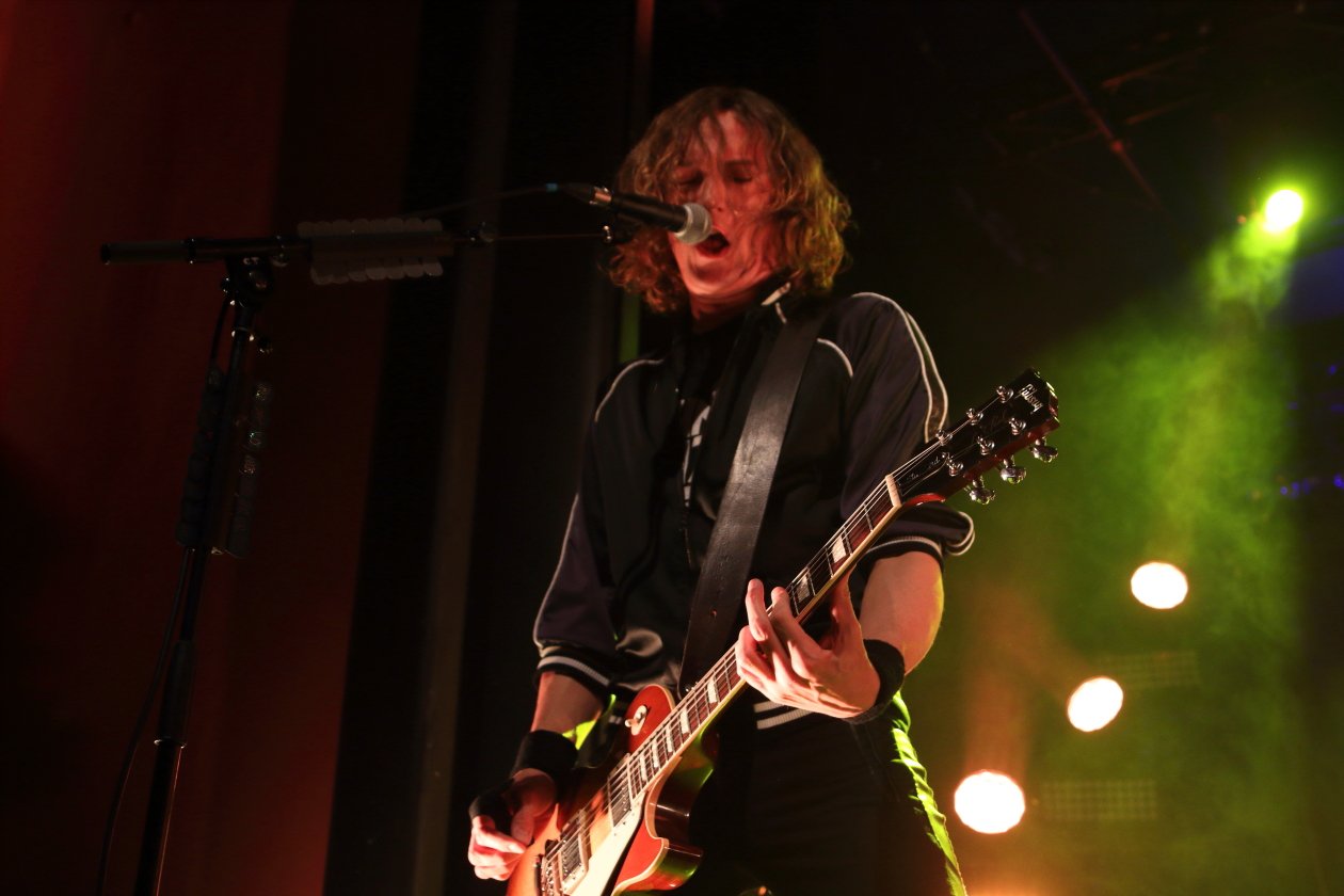 The Darkness – Die Engländer halten mit "Pinewood Smile" die Glam-Fahne hoch. – Dan Hawkins