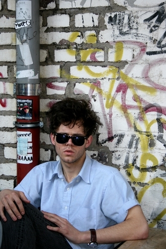 Ruhig beim Interview, überdreht auf der Bühne: The Drums 2010. – 