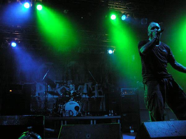 The Exploited – Wattie ist nach wie vor ein rotzender Stinkstiefel aber auch immer noch der einzig, wahre Punk! – 