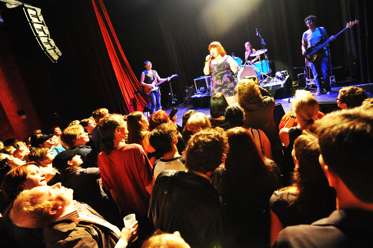The Gossip – Selten fand Feminismus eine solch gewaltige Stimme. – Your back's against the wall ...
