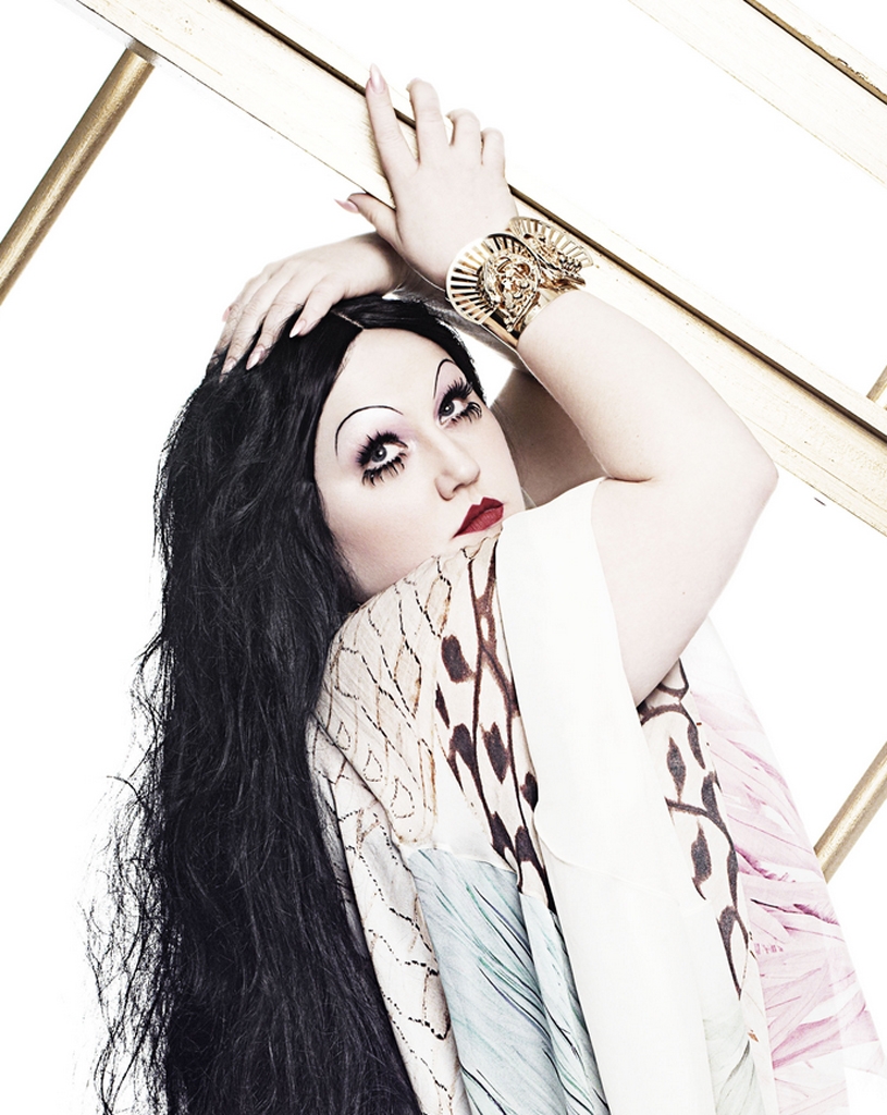 The Gossip – Die lesbische Ikone Beth Ditto und ihre Kollegen posieren zum "A Joyful Noise"-Album. – 