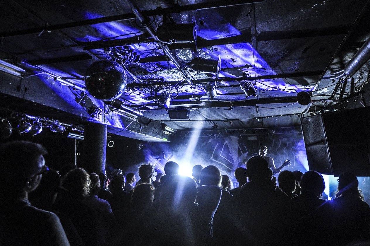 The Hirsch Effekt – Musikalischer Wahnwitz in Perfektion. – Bunkerparty in Aachen!