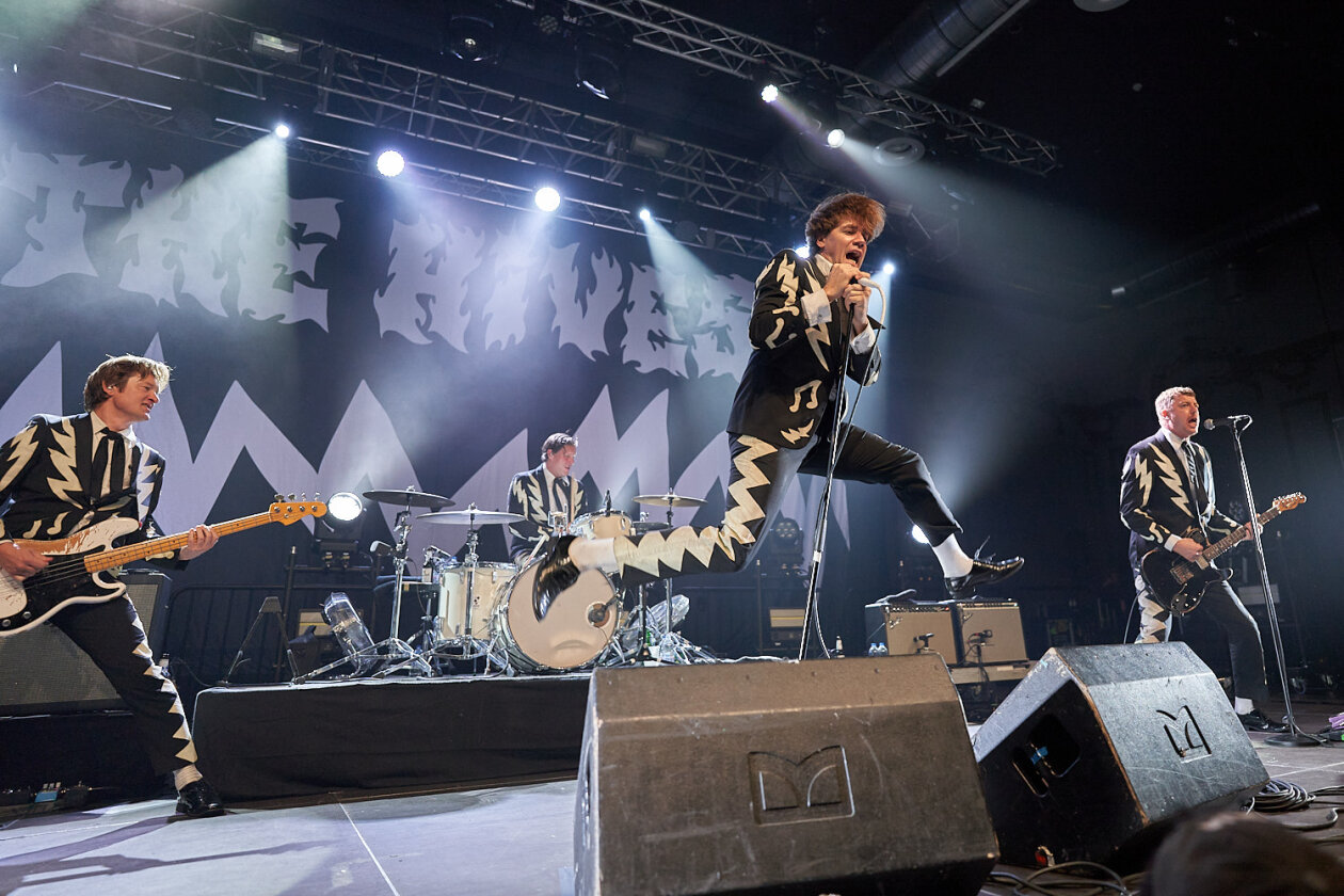 30 Jahre Bandgeschichte auf dem Buckel - und kein bisschen müde: mit dem aktuellen Album "The Death Of Randy Fitzsimmons" on tour. – The Hives.