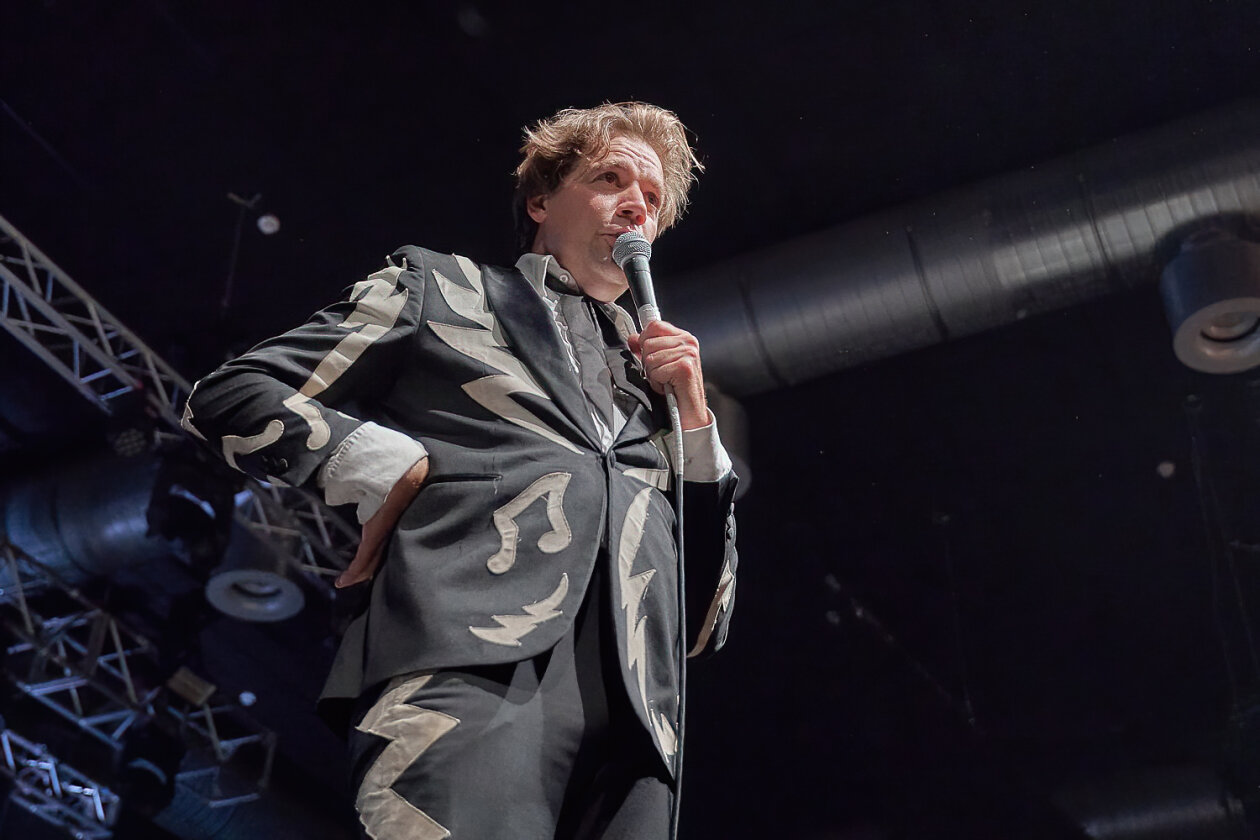 30 Jahre Bandgeschichte auf dem Buckel - und kein bisschen müde: mit dem aktuellen Album "The Death Of Randy Fitzsimmons" on tour. – The Hives.