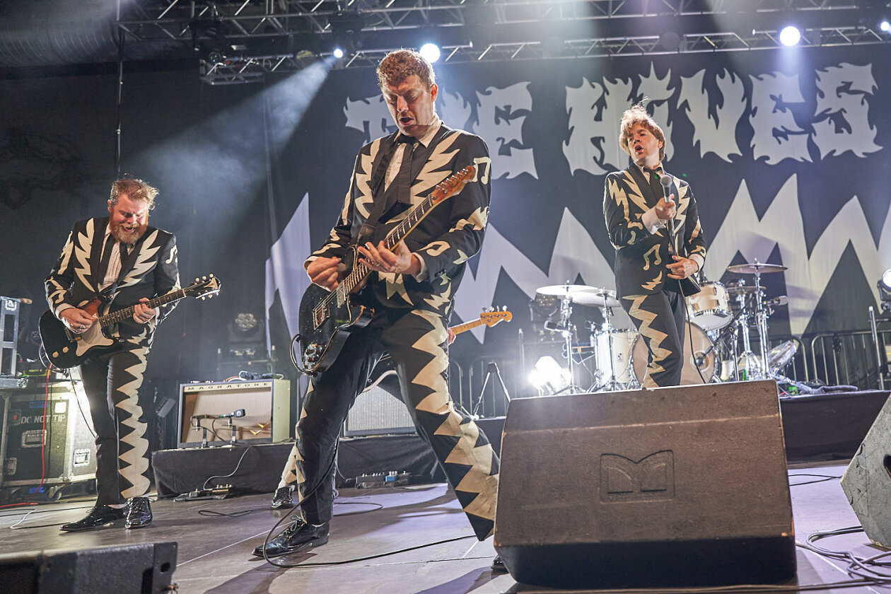30 Jahre Bandgeschichte auf dem Buckel - und kein bisschen müde: mit dem aktuellen Album "The Death Of Randy Fitzsimmons" on tour. – The Hives.