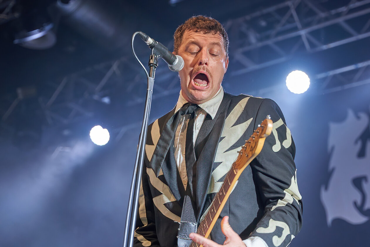 30 Jahre Bandgeschichte auf dem Buckel - und kein bisschen müde: mit dem aktuellen Album "The Death Of Randy Fitzsimmons" on tour. – The Hives.