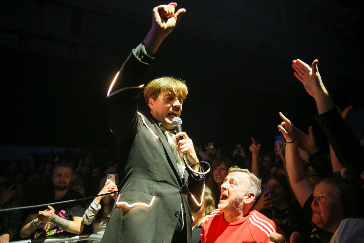 The Hives – The Hives.