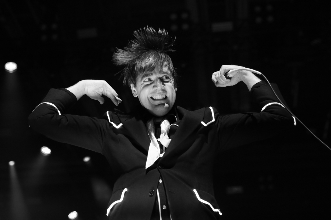 The Hives – The Hives.