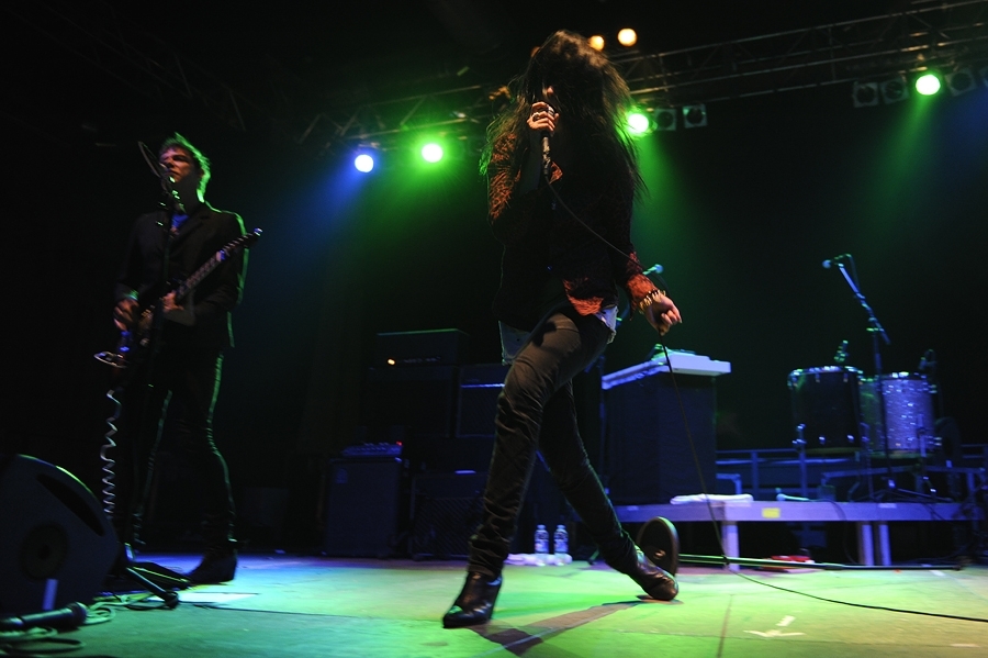 The Kills – Das britische Duo sorgt für Exstase in Berlin. – Rock'n'Roll mit Stil.