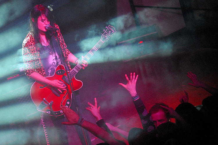 Besser als je zuvor: The Kills live im rappelvollen Zakk. – The Kills im Düsseldorfer Zakk.