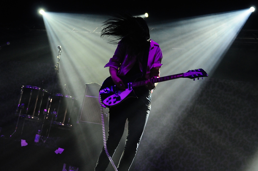 The Kills – Stimmung gut, Band gut, alles gut. – Alison on guitar.