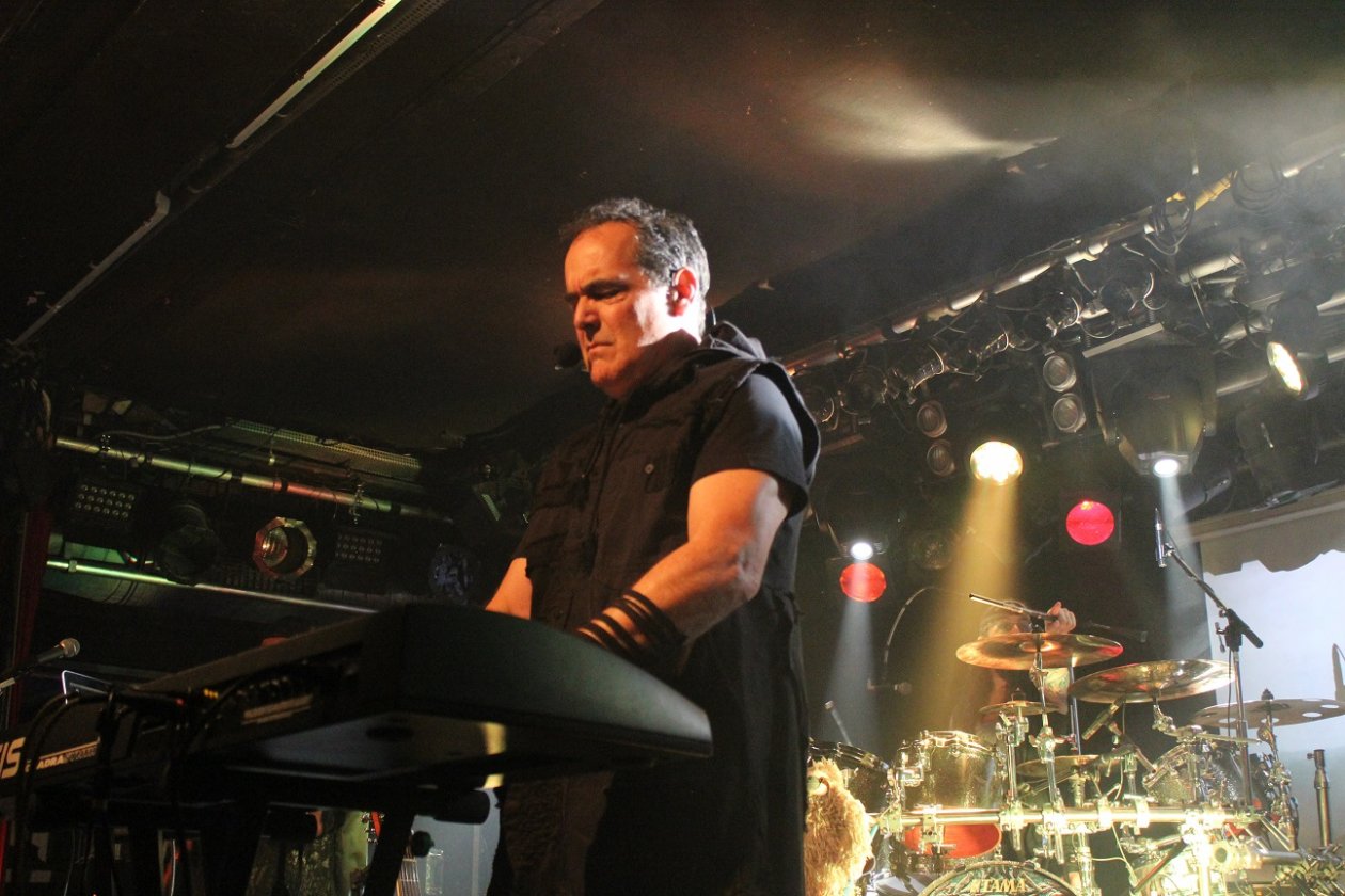 The Neal Morse Band – Neal, Mike, Randy, Eric, Bill: Prog-Experten at work. – Neal an den Keys. 
