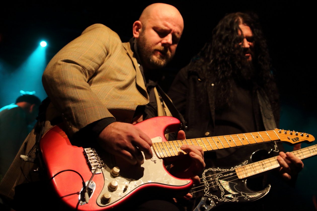 The Night Flight Orchestra – Björn Strid und seine Mannschaft heben ab auf ihrer ersten Europa-Tour. – David Andersson und Sharlee D'Angelo.