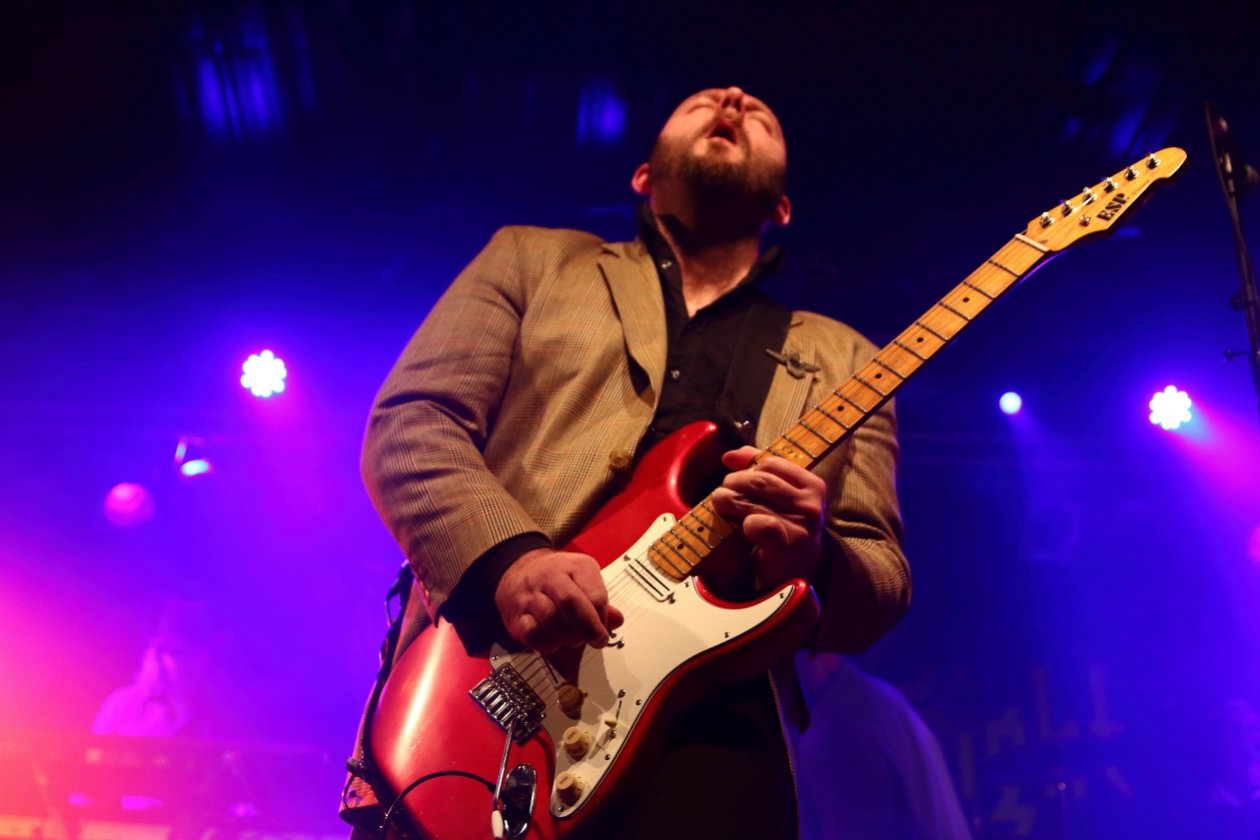 The Night Flight Orchestra – Björn Strid und seine Mannschaft heben ab auf ihrer ersten Europa-Tour. – Gitarrenheld David Andersson.