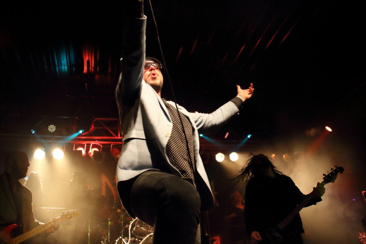 The Night Flight Orchestra – Björn Strid und seine Mannschaft heben ab auf ihrer ersten Europa-Tour. – Hauptberuflich bei Soilwork ...