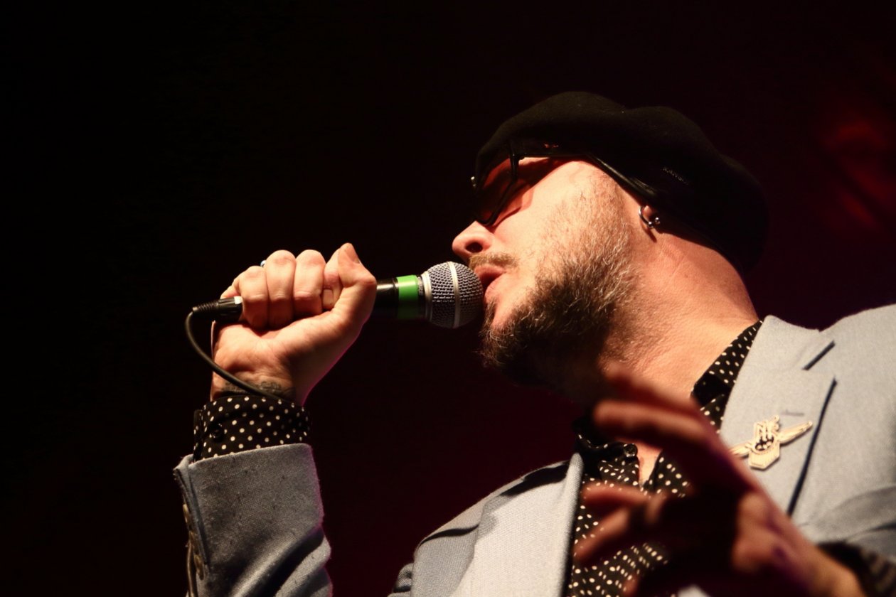 The Night Flight Orchestra – Björn Strid und seine Mannschaft heben ab auf ihrer ersten Europa-Tour. – Der Kapitän.