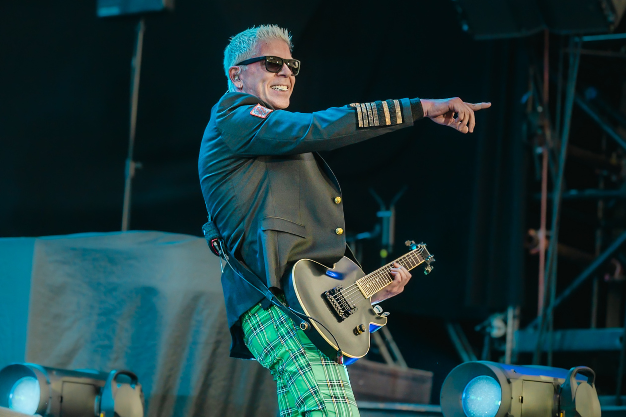 Dexter Holland, Noodles und Band: Wie damals im Jugendzimmer, und die Menge singt jede Zeile mit! – The Offspring.