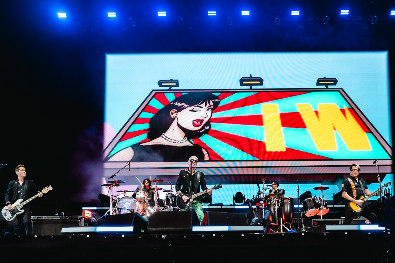 Dexter Holland, Noodles und Band: Wie damals im Jugendzimmer, und die Menge singt jede Zeile mit! – The Offspring.