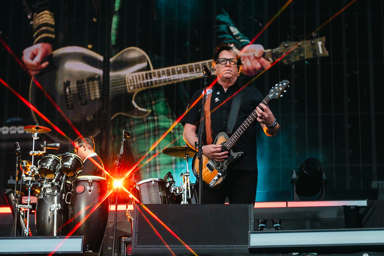 Dexter Holland, Noodles und Band: Wie damals im Jugendzimmer, und die Menge singt jede Zeile mit! – The Offspring.