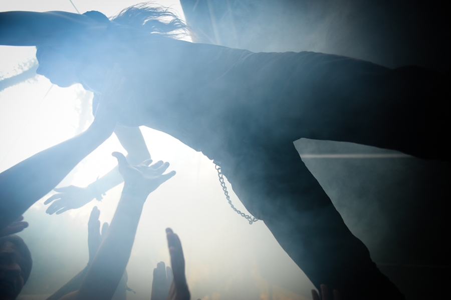 The Other live beim  Baden im Blut 2011 in Lörrach – Stagediving an der Tagesordnung