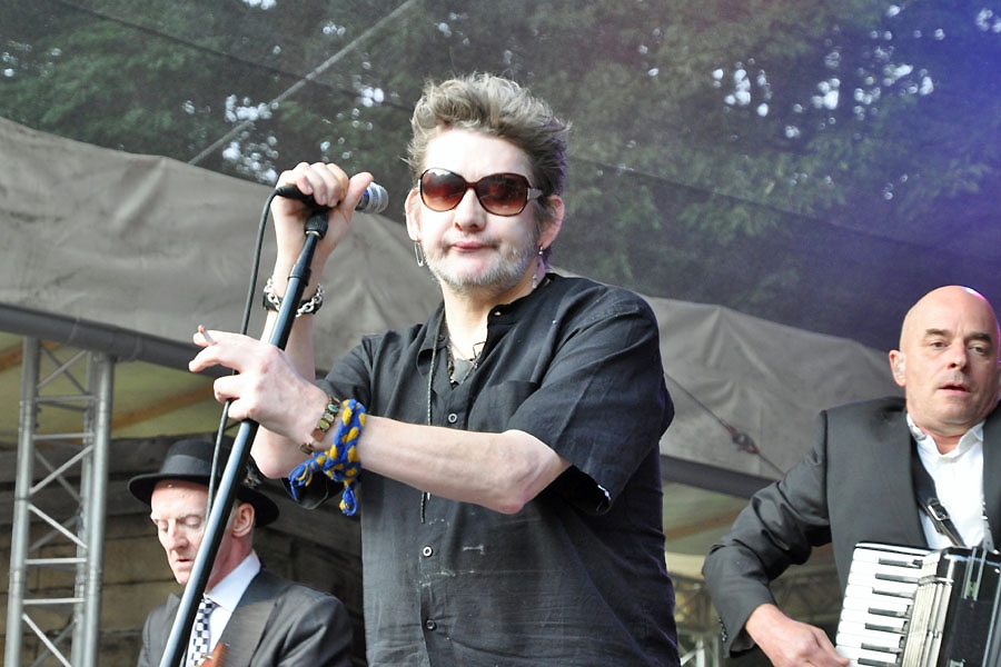 Gute Stimmung vor und auf Freilichtbühne Killesberg. – The Pogues.