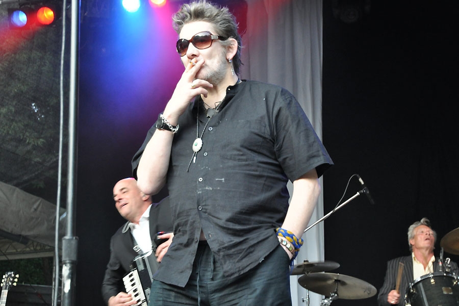 The Pogues – Gute Stimmung vor und auf Freilichtbühne Killesberg. – Erst mal ne Fluppe.