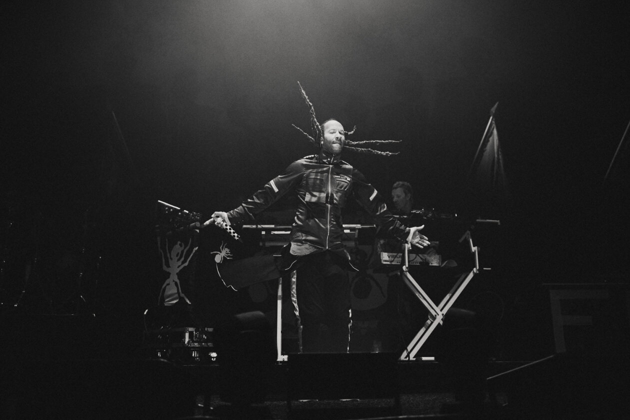 Bass-Attacke aus Großbritannien: Liam Howlett, Maxim und Band live. – The Prodigy.
