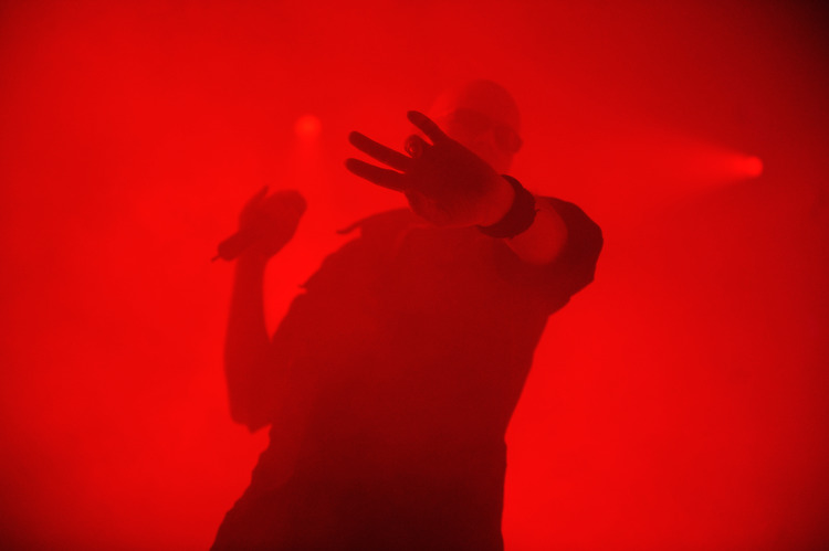 The Sisters Of Mercy – Andrew Eldritch und seine Schwestern nebeln Köln ein. – No Photos please!