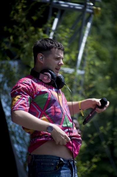 Anheizen, rumproleten: The Streets beim Open-Air St. Gallen 2009. – Nettes Shirt.