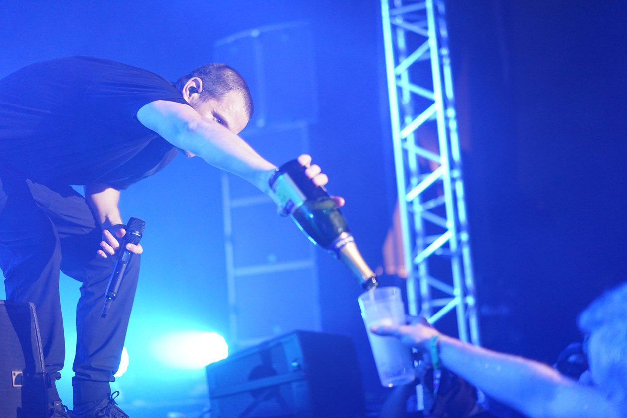 The Streets – Nach quasi Jahren im Off hat Mike Skinner noch immer sein Publikum. – Prost!