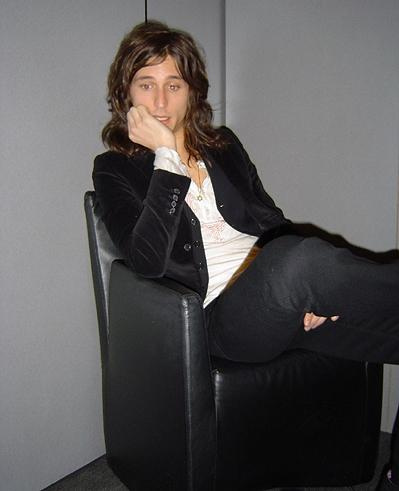 The Strokes – Stört es dich, wenn ich während des Interviews esse? – Der Schönling Nick.
