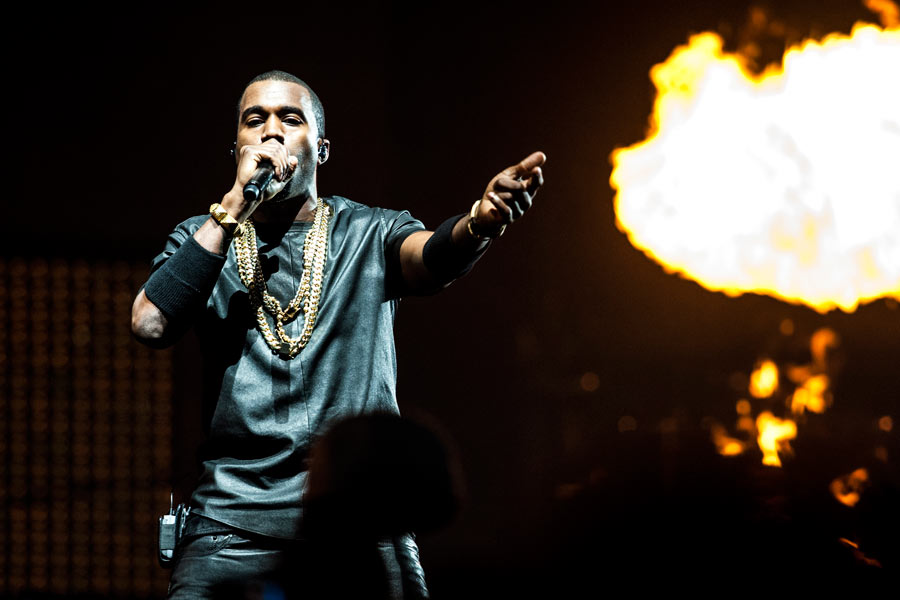 The Throne – You are now watching the throne! – Kanye